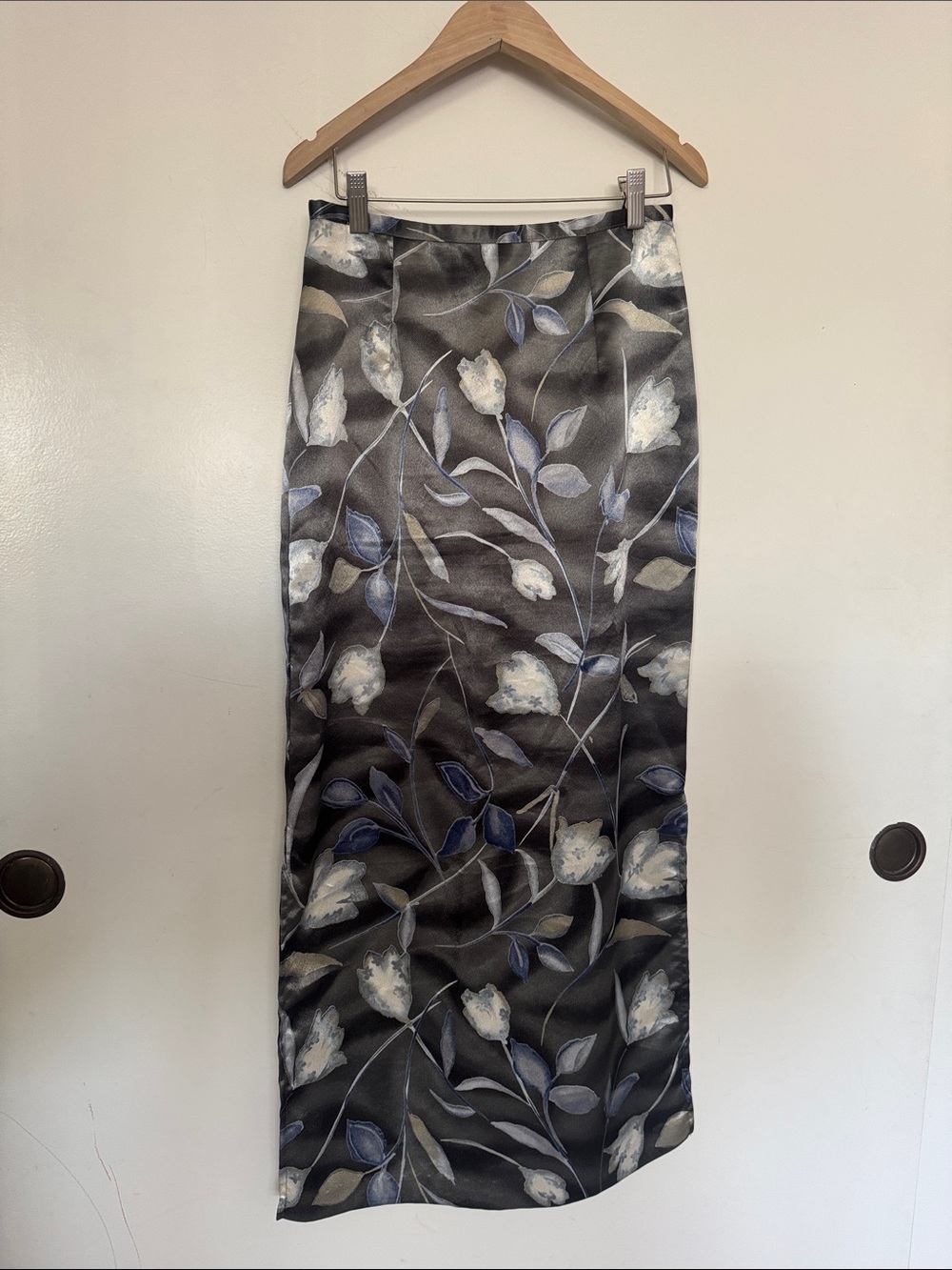 Tracy Evans NYC Gray & Blue Floral Midi Skirt